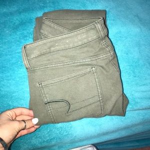 American Eagle green stretchy jeans
